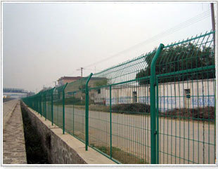 護(hù)欄網(wǎng)護(hù)欄網(wǎng)片永乾護(hù)欄網(wǎng)廠值得信賴的護(hù)欄網(wǎng)(護(hù)欄網(wǎng)種類護(hù)欄網(wǎng)應(yīng)用護(hù)欄網(wǎng)優(yōu)點(diǎn)護(hù)欄網(wǎng)材質(zhì))--河北永乾金屬絲網(wǎng)制品