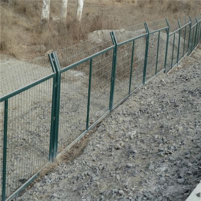 鐵路圍欄網(wǎng) 高鐵防護(hù)柵欄 金屬?lài)鷻诰W(wǎng)