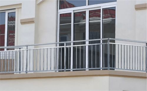 陽(yáng)臺(tái)護(hù)欄裝的好,顏值高生活美 護(hù)欄材質(zhì)那么多如何選
